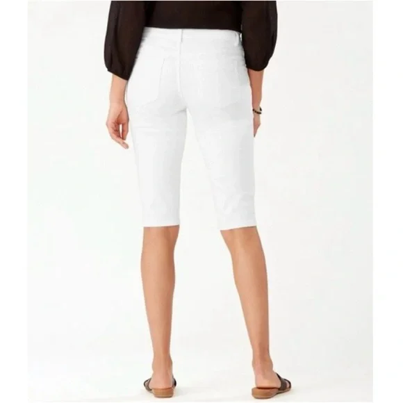 NWT TOMMY BAHAMA Women’s Afton Clam Digger Shorts in White Size 10